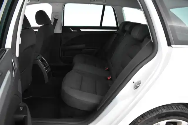 Valkoinen Farmari, Skoda Superb – CJZ-343