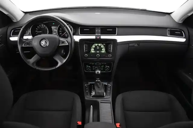 Valkoinen Farmari, Skoda Superb – CJZ-343