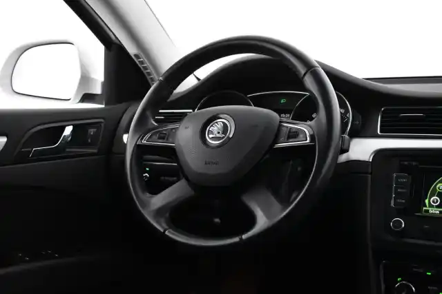 Valkoinen Farmari, Skoda Superb – CJZ-343