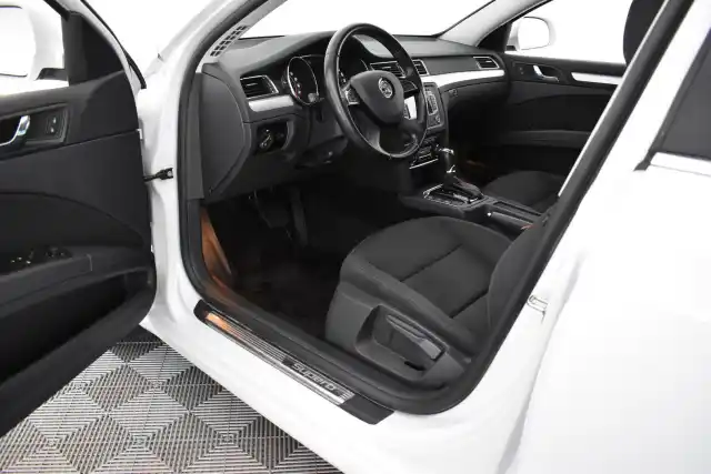 Valkoinen Farmari, Skoda Superb – CJZ-343