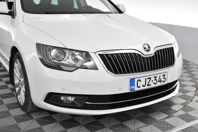Valkoinen Farmari, Skoda Superb – CJZ-343