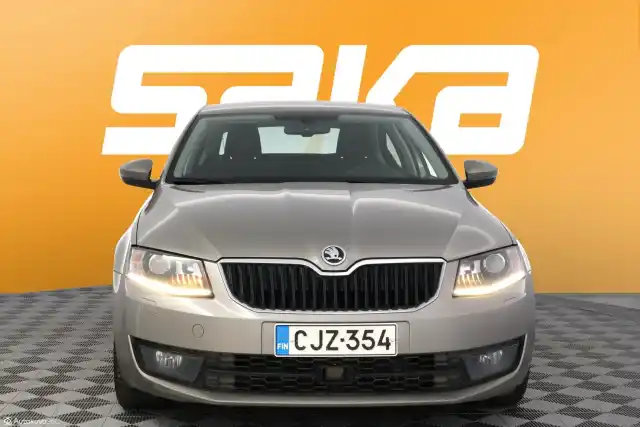 Beige Viistoperä, Skoda Octavia – CJZ-354