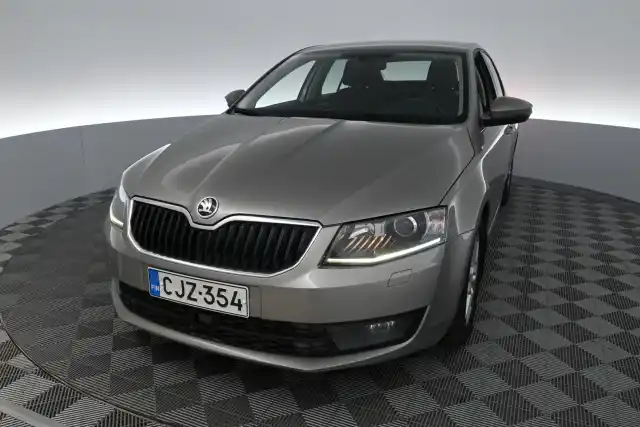 Beige Viistoperä, Skoda Octavia – CJZ-354