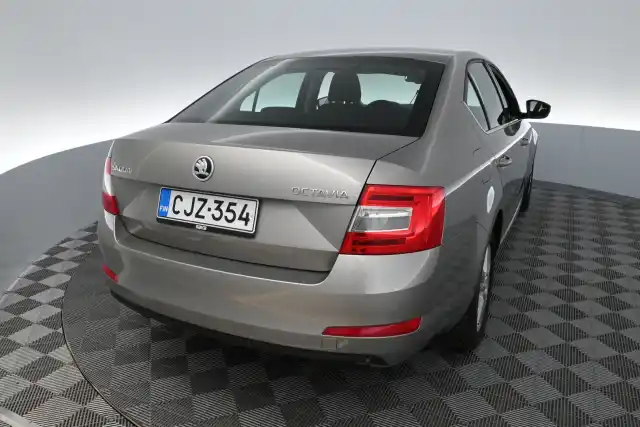 Beige Viistoperä, Skoda Octavia – CJZ-354