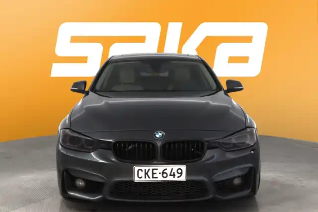 Harmaa Sedan, BMW 330 – CKE-649