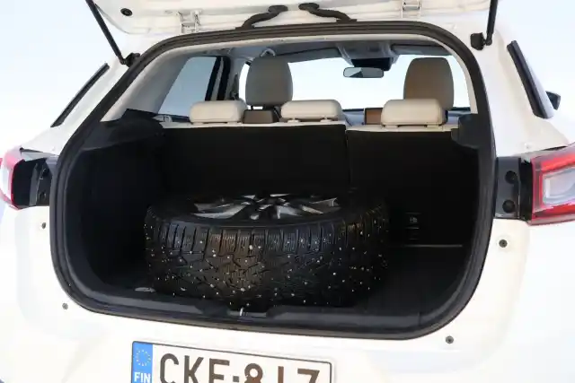 Valkoinen Maastoauto, Mazda CX-3 – CKE-817