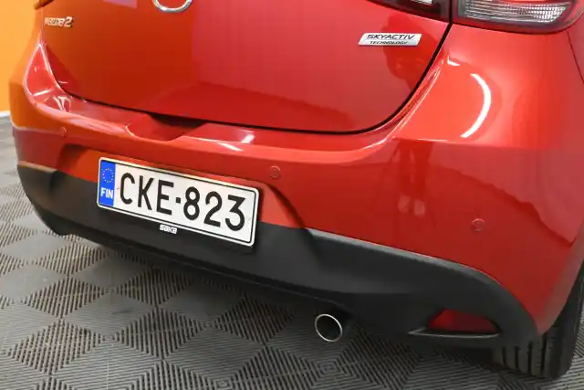 Punainen Viistoperä, Mazda 2 – CKE-823