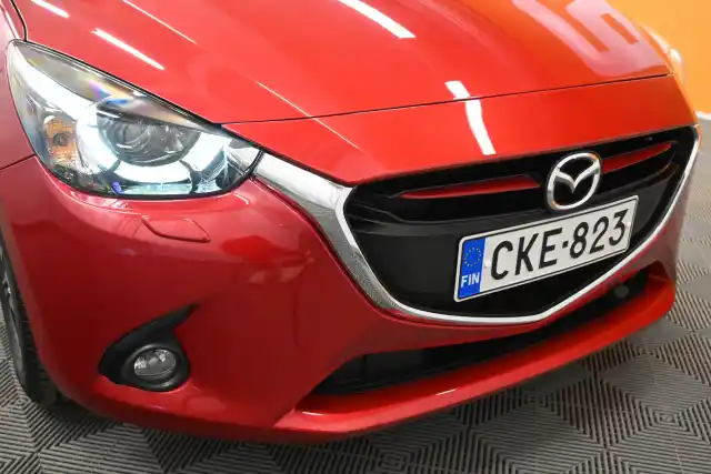 Punainen Viistoperä, Mazda 2 – CKE-823
