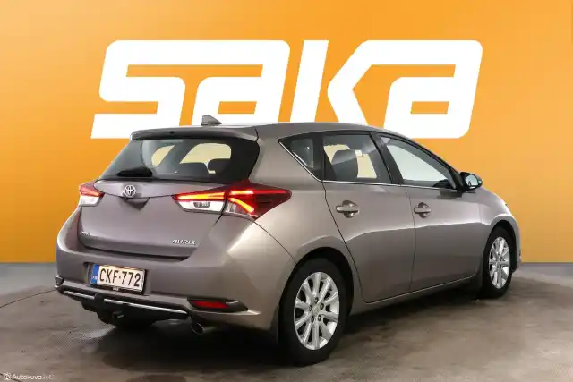 Ruskea (beige) Viistoperä, Toyota Auris – CKF-772