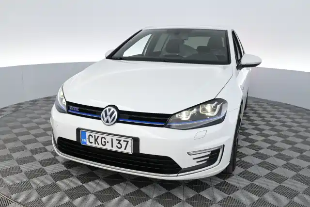 Valkoinen Viistoperä, Volkswagen Golf – CKG-137