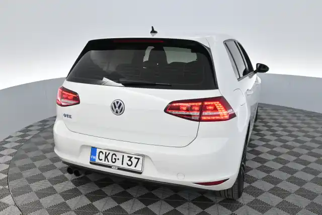 Valkoinen Viistoperä, Volkswagen Golf – CKG-137