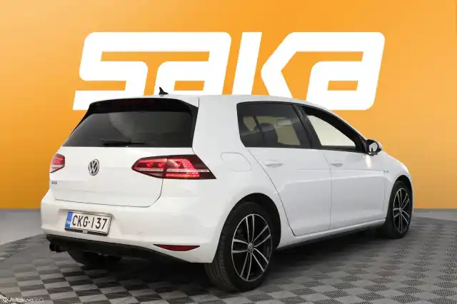 Valkoinen Viistoperä, Volkswagen Golf – CKG-137