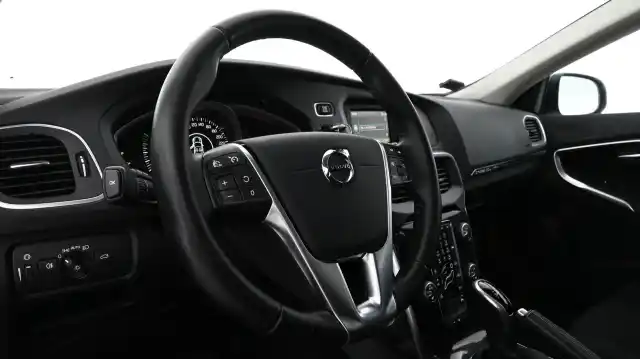 Valkoinen Viistoperä, Volvo V40 Cross Country – CKH-144