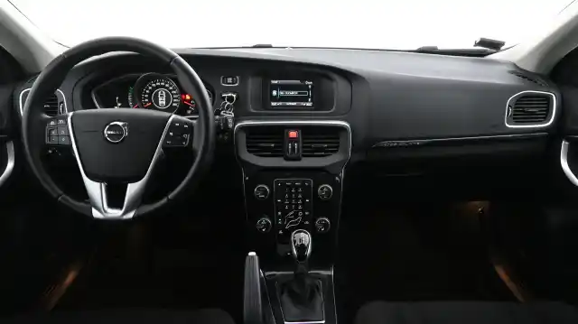 Valkoinen Viistoperä, Volvo V40 Cross Country – CKH-144