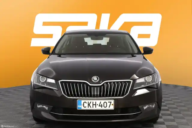 Ruskea Sedan, Skoda Superb – CKH-407