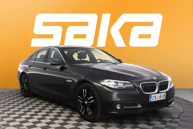Harmaa Sedan, BMW 520 – CKI-518