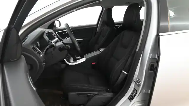 Harmaa Farmari, Volvo V60 – CKJ-685