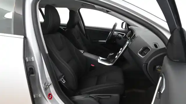Harmaa Farmari, Volvo V60 – CKJ-685