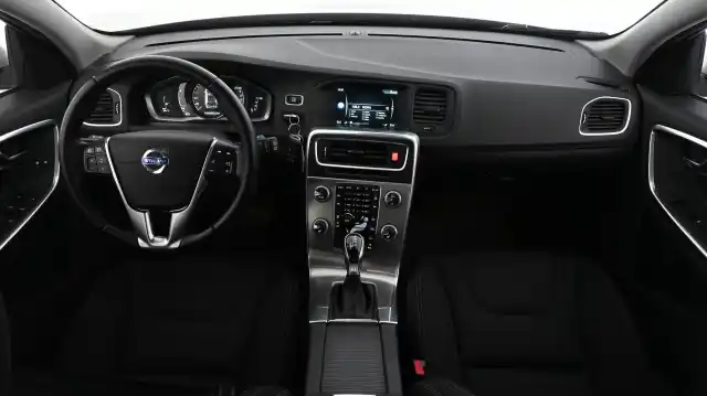 Harmaa Farmari, Volvo V60 – CKJ-685