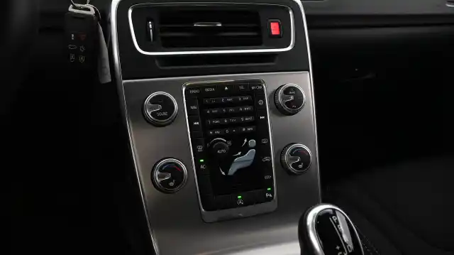 Harmaa Farmari, Volvo V60 – CKJ-685