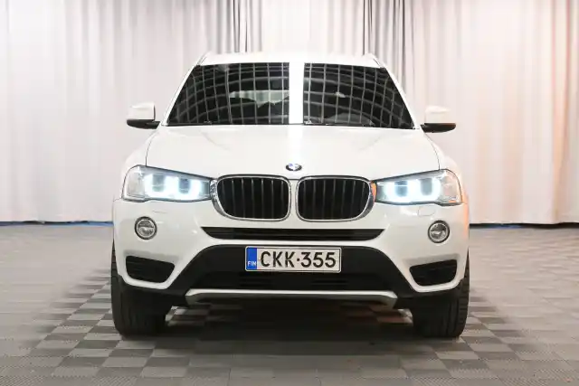 Valkoinen Maastoauto, BMW X3 – CKK-355