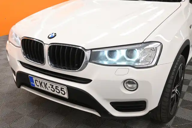 Valkoinen Maastoauto, BMW X3 – CKK-355