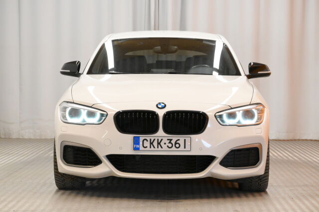 Valkoinen Viistoperä, BMW M140i – CKK-361