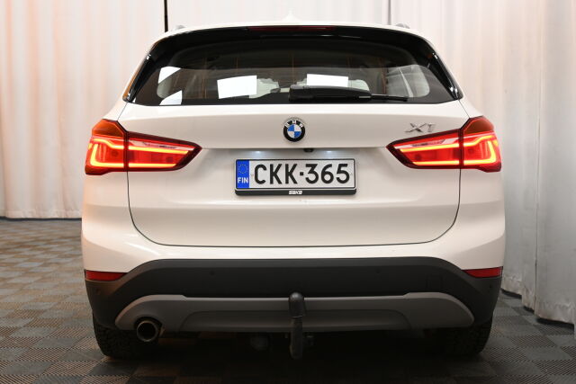 Valkoinen Maastoauto, BMW X1 – CKK-365