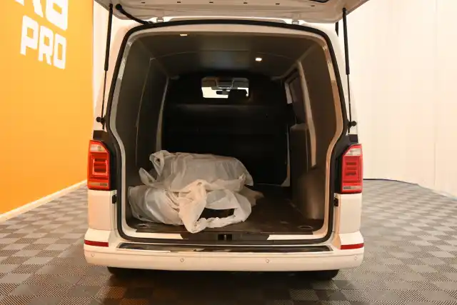 Valkoinen Pakettiauto, Volkswagen Transporter – CKK-441