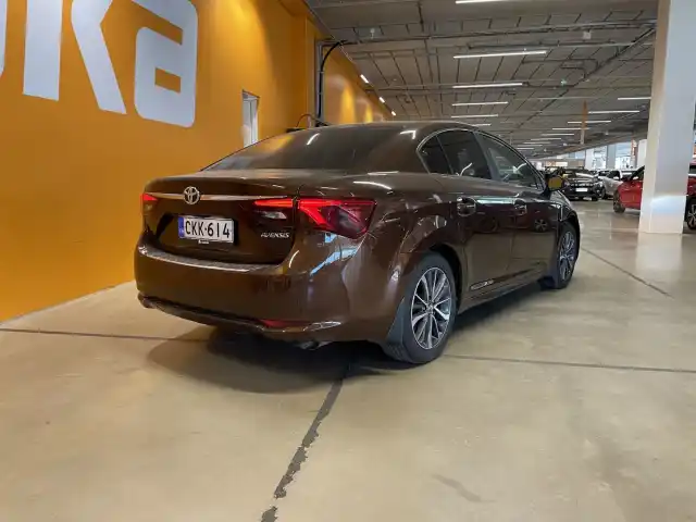 Ruskea (beige) Sedan, Toyota Avensis – CKK-614