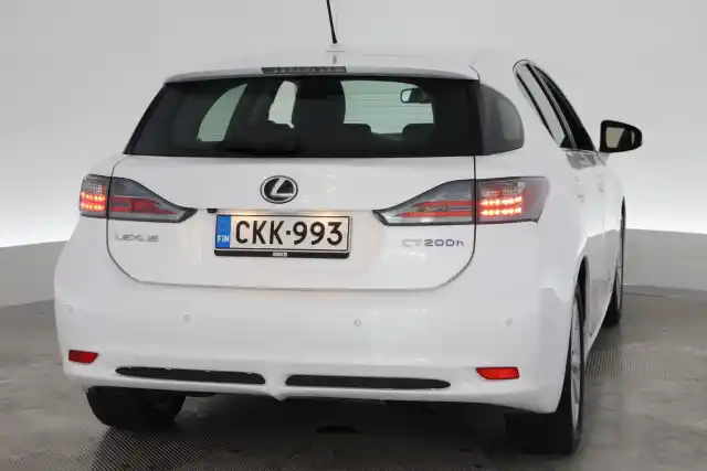 Valkoinen Viistoperä, Lexus CT – CKK-993