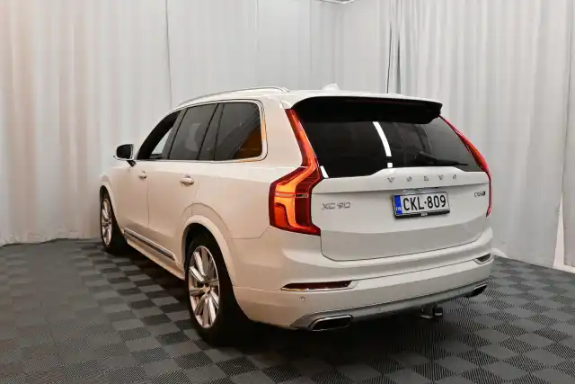 Valkoinen Maastoauto, Volvo XC90 – CKL-809