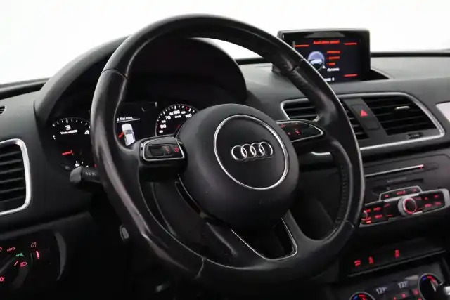 Musta Maastoauto, Audi Q3 – CKM-917