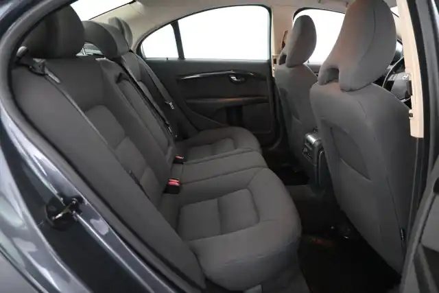 Harmaa Sedan, Volvo S80 – CKN-605