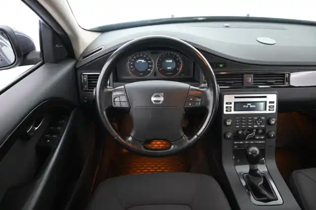 Harmaa Sedan, Volvo S80 – CKN-605