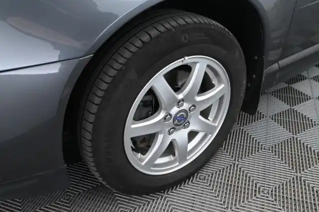 Harmaa Sedan, Volvo S80 – CKN-605