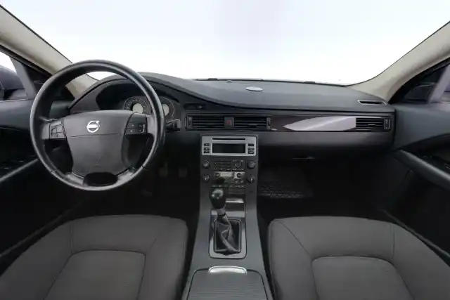 Harmaa Sedan, Volvo S80 – CKN-605