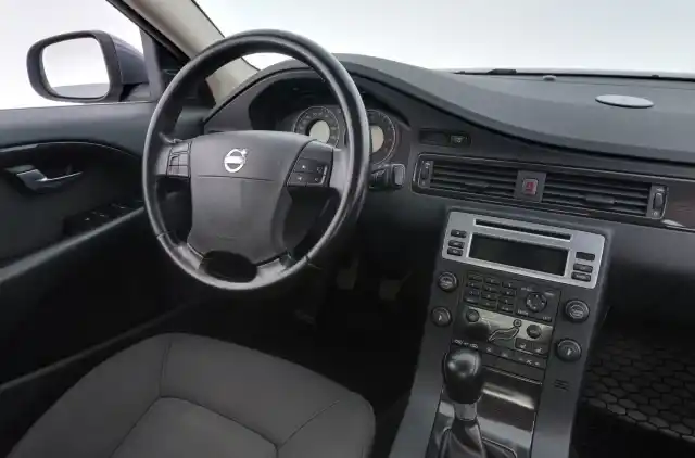 Harmaa Sedan, Volvo S80 – CKN-605