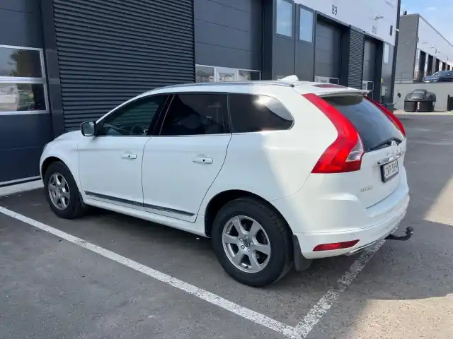 Valkoinen Maastoauto, Volvo XC60 – CKP-389