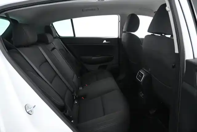 Valkoinen Maastoauto, Kia Sportage – CKP-836