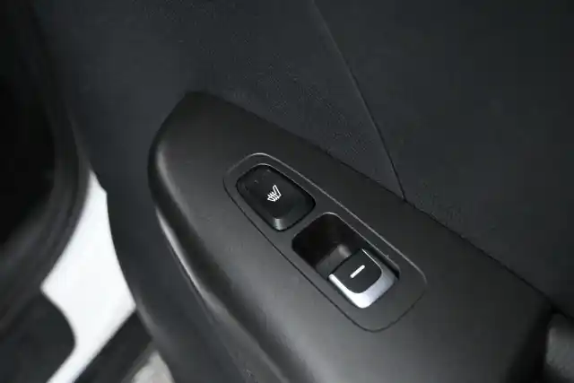 Valkoinen Maastoauto, Kia Sportage – CKP-836