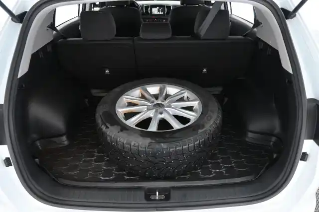 Valkoinen Maastoauto, Kia Sportage – CKP-836