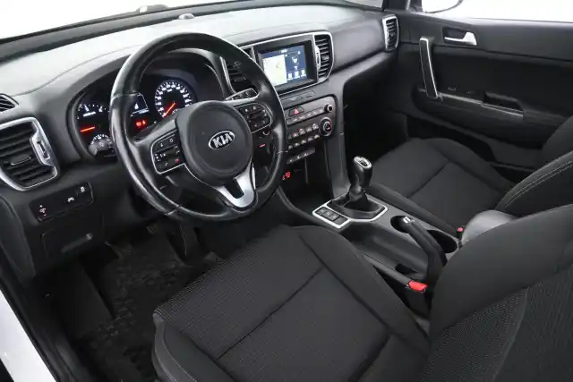 Valkoinen Maastoauto, Kia Sportage – CKP-836