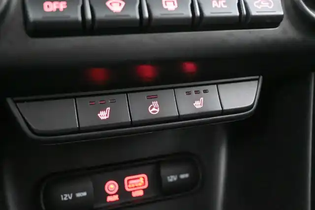 Valkoinen Maastoauto, Kia Sportage – CKP-836