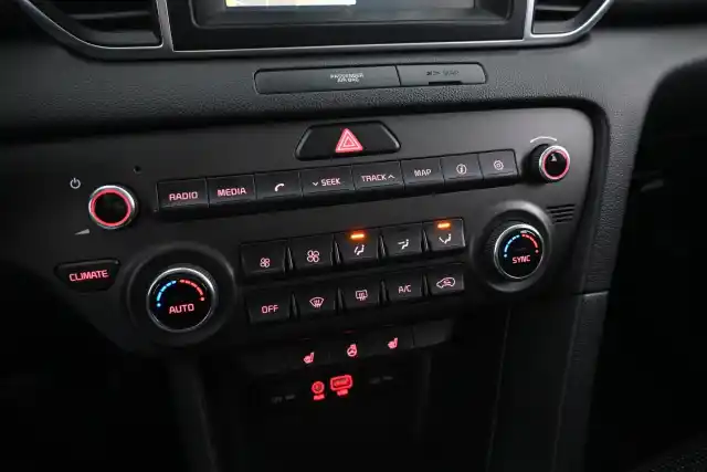 Valkoinen Maastoauto, Kia Sportage – CKP-836