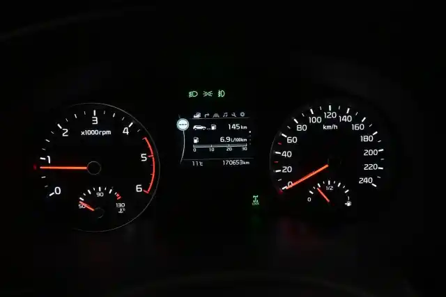 Valkoinen Maastoauto, Kia Sportage – CKP-836