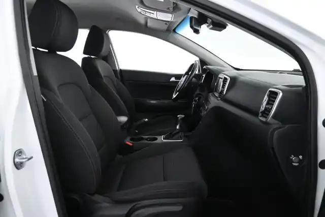Valkoinen Maastoauto, Kia Sportage – CKP-836