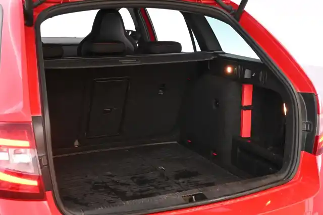 Punainen Farmari, Skoda Octavia – CKR-358