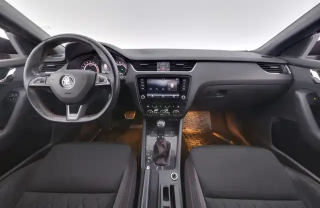 Punainen Farmari, Skoda Octavia – CKR-358