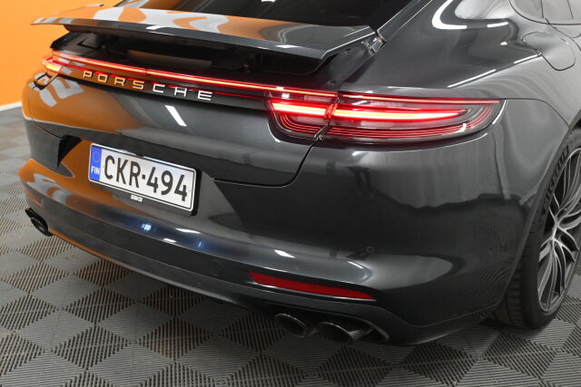 Harmaa Sedan, Porsche Panamera – CKR-494